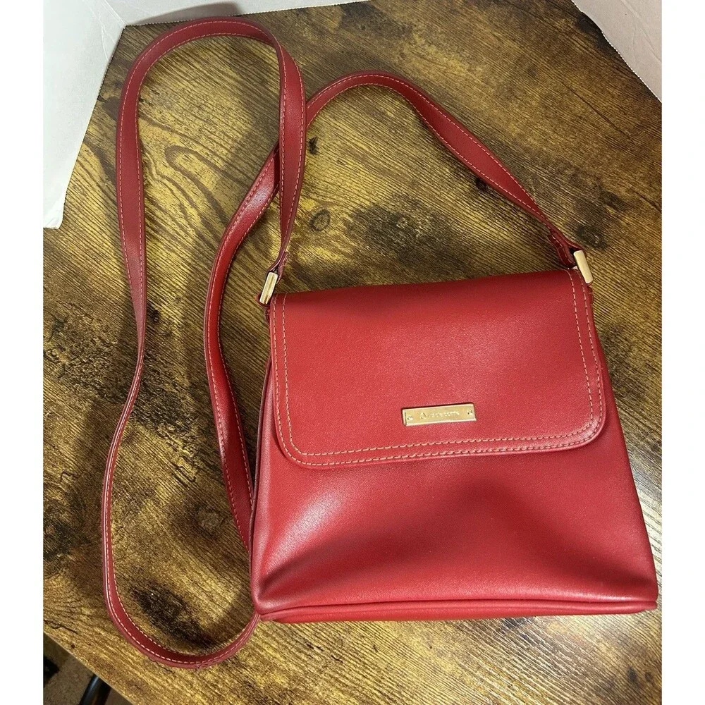 Liz Claiborne Red Crossbody Purse Gold Tone Hardware Flap Bag Classic Chic